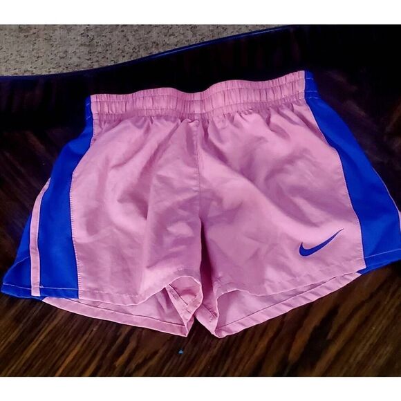 GIRLS NIKE SHORTS - Picture 1 of 3